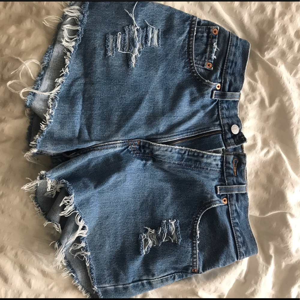 Levi’s mom high rise shorts